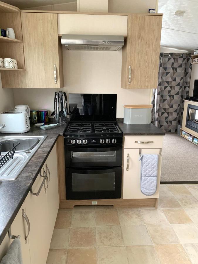 Mollys Retreat Pet Friendly Three Bed Caravan With Small Garden Newquay Bay Resort Quieter Area Of Park Экстерьер фото