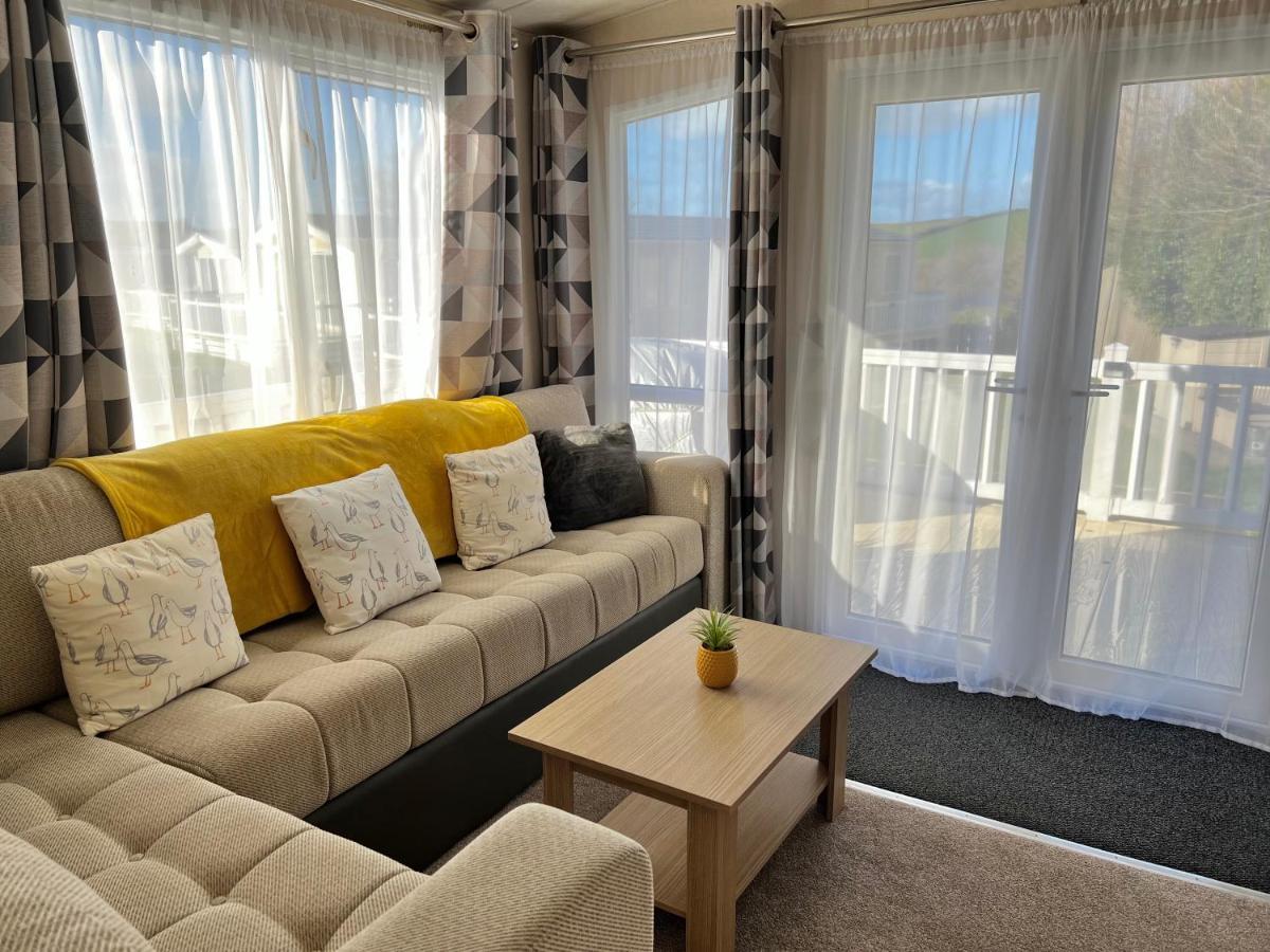 Mollys Retreat Pet Friendly Three Bed Caravan With Small Garden Newquay Bay Resort Quieter Area Of Park Экстерьер фото