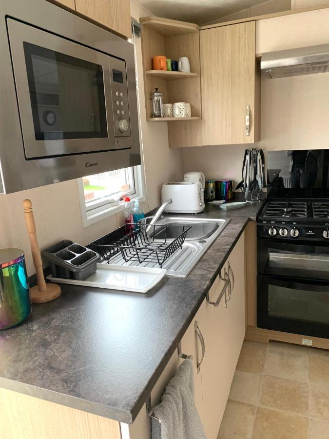Mollys Retreat Pet Friendly Three Bed Caravan With Small Garden Newquay Bay Resort Quieter Area Of Park Экстерьер фото