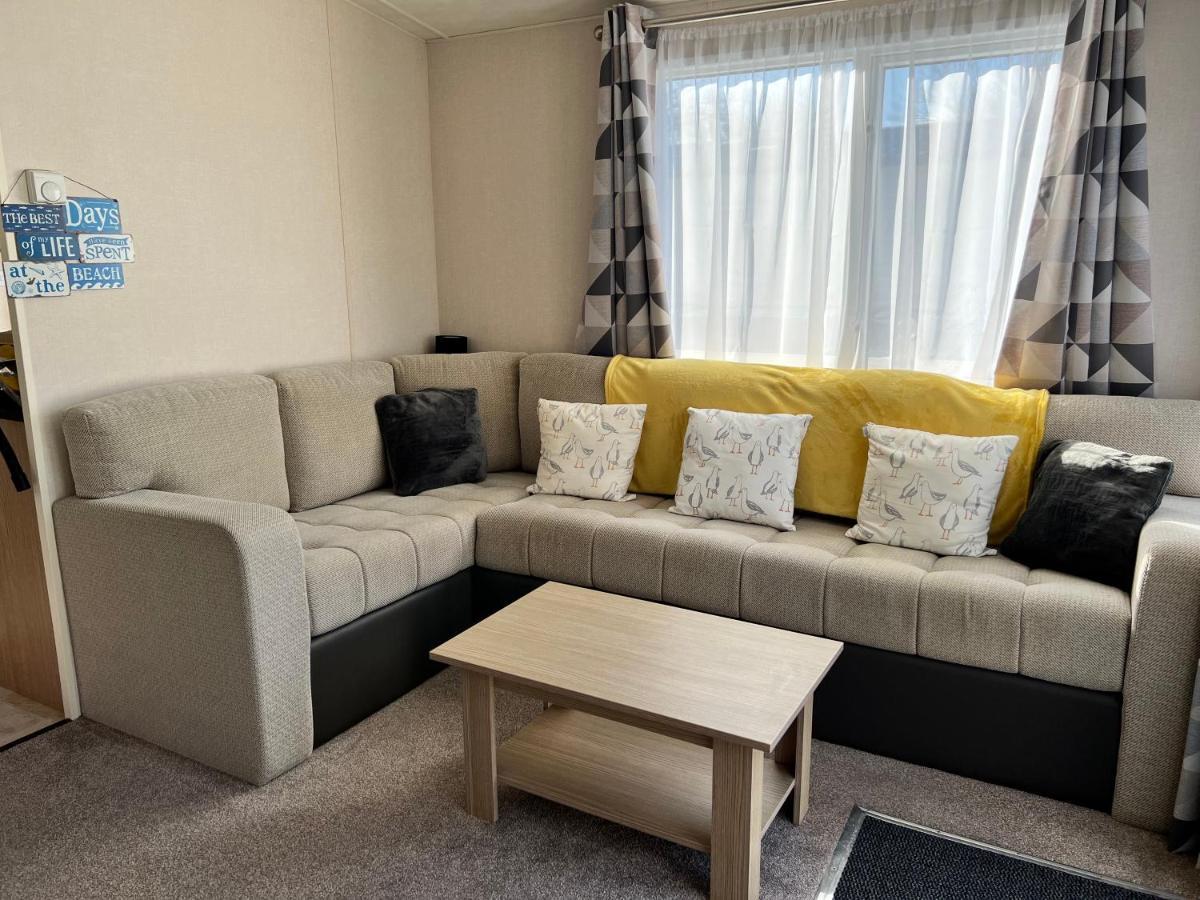 Mollys Retreat Pet Friendly Three Bed Caravan With Small Garden Newquay Bay Resort Quieter Area Of Park Экстерьер фото