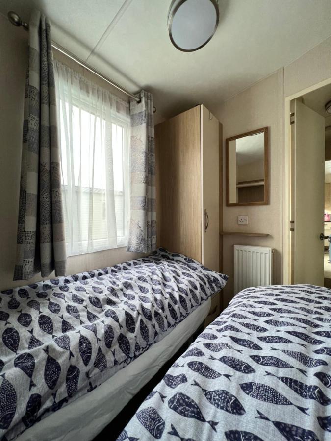 Mollys Retreat Pet Friendly Three Bed Caravan With Small Garden Newquay Bay Resort Quieter Area Of Park Экстерьер фото