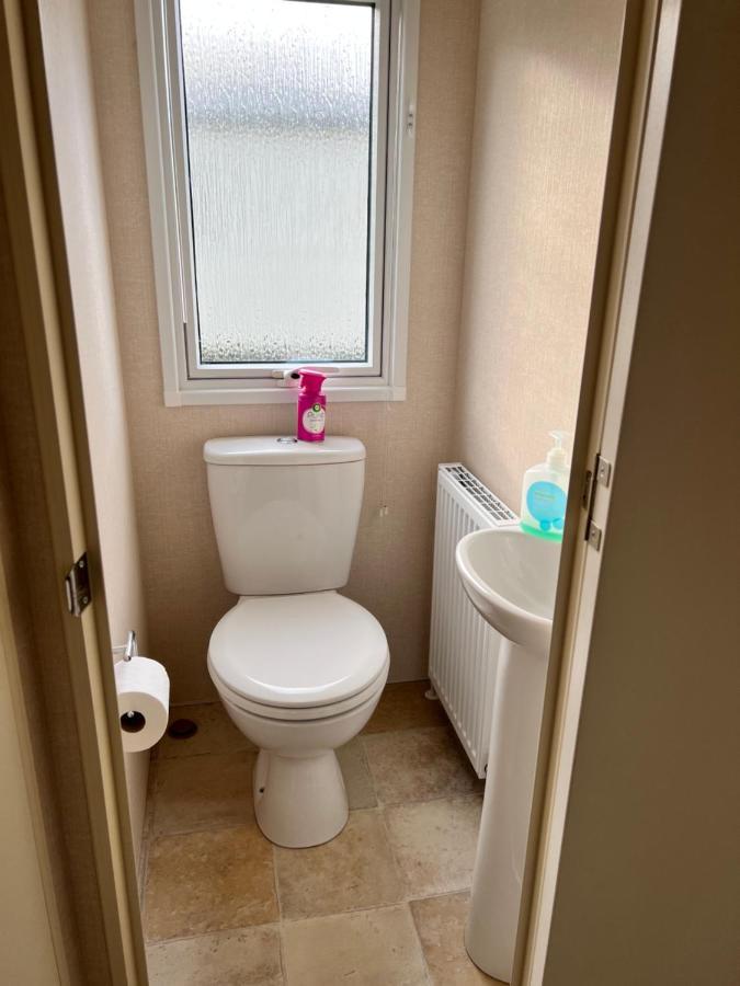 Mollys Retreat Pet Friendly Three Bed Caravan With Small Garden Newquay Bay Resort Quieter Area Of Park Экстерьер фото