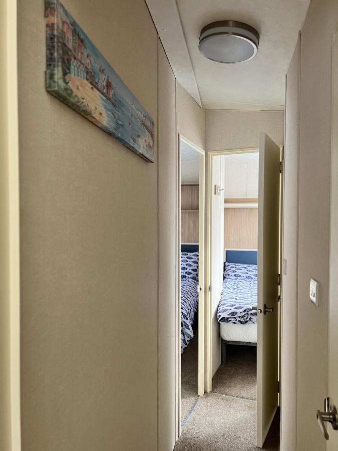 Mollys Retreat Pet Friendly Three Bed Caravan With Small Garden Newquay Bay Resort Quieter Area Of Park Экстерьер фото