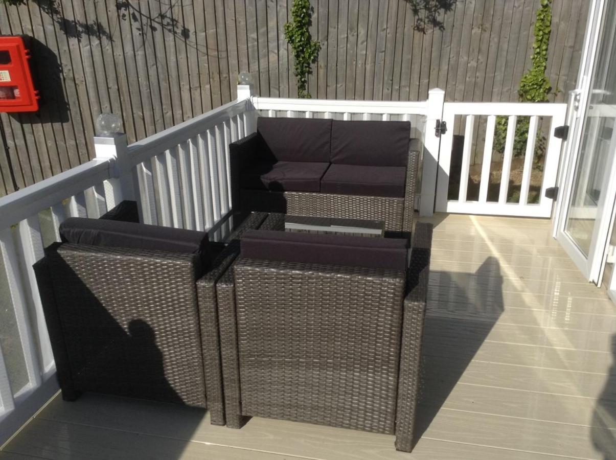 Mollys Retreat Pet Friendly Three Bed Caravan With Small Garden Newquay Bay Resort Quieter Area Of Park Экстерьер фото