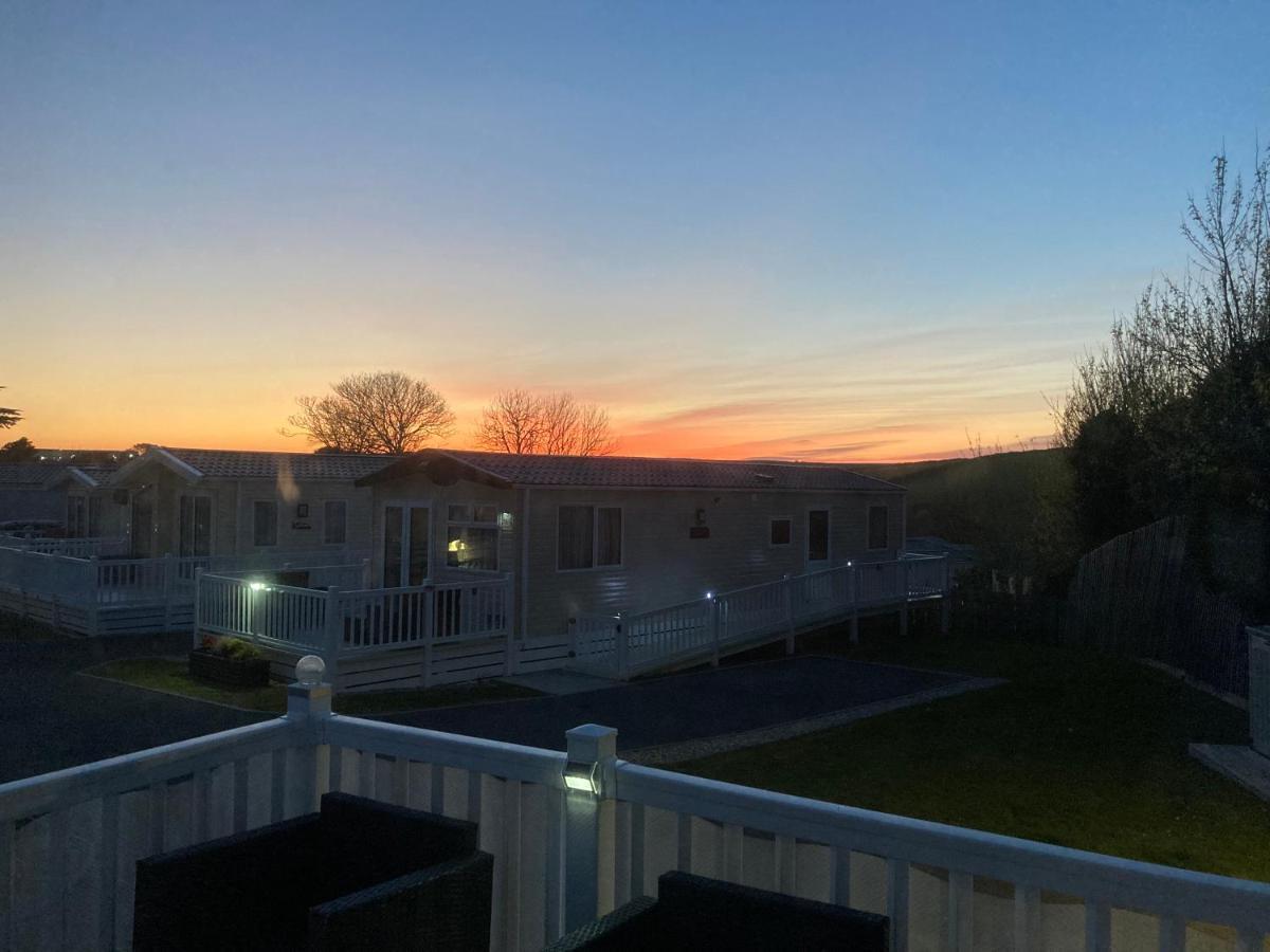 Mollys Retreat Pet Friendly Three Bed Caravan With Small Garden Newquay Bay Resort Quieter Area Of Park Экстерьер фото