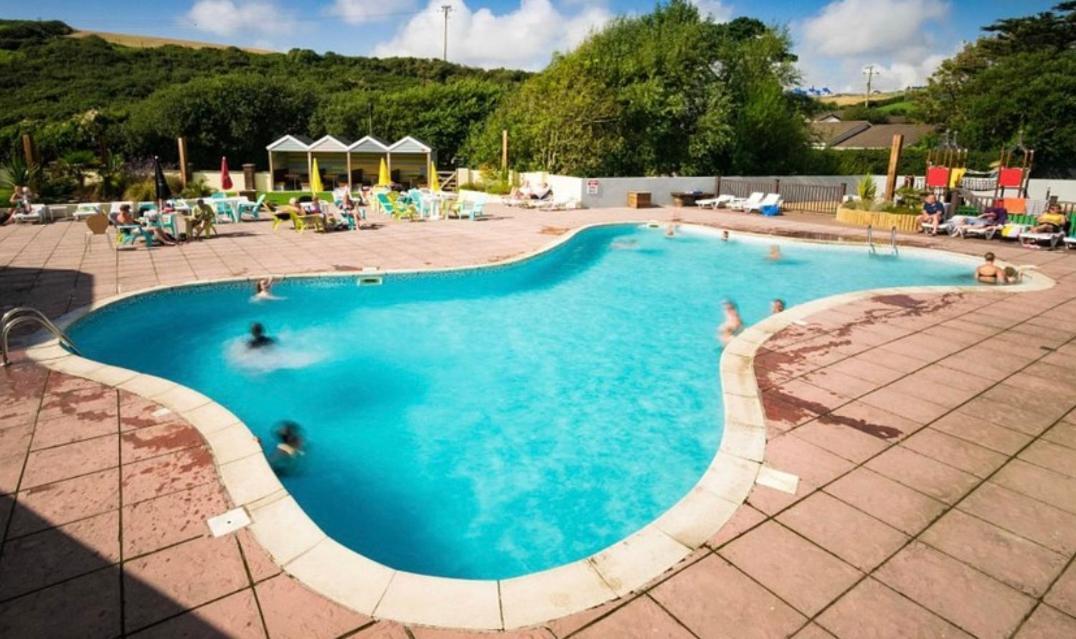 Mollys Retreat Pet Friendly Three Bed Caravan With Small Garden Newquay Bay Resort Quieter Area Of Park Экстерьер фото