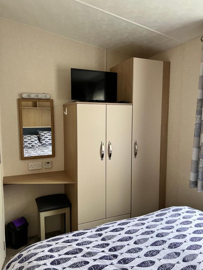 Mollys Retreat Pet Friendly Three Bed Caravan With Small Garden Newquay Bay Resort Quieter Area Of Park Экстерьер фото