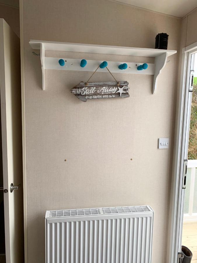 Mollys Retreat Pet Friendly Three Bed Caravan With Small Garden Newquay Bay Resort Quieter Area Of Park Экстерьер фото
